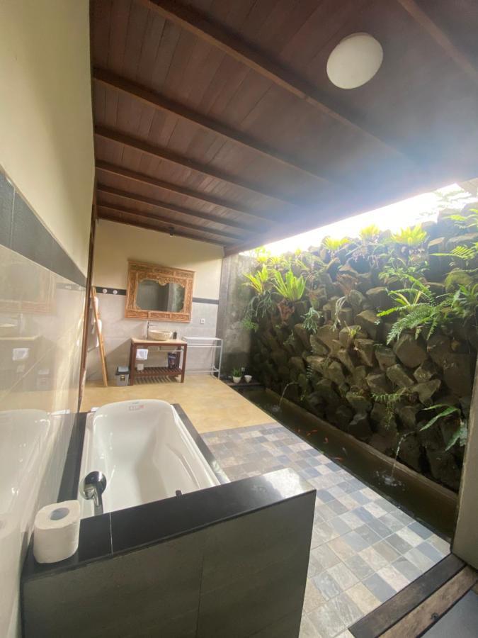 Anggarakasih Ubud Villa エクステリア 写真